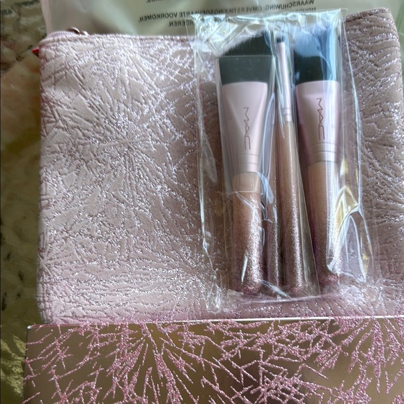 MAC Cosmetics Pink Sparkle Box - Picture 2 of 5